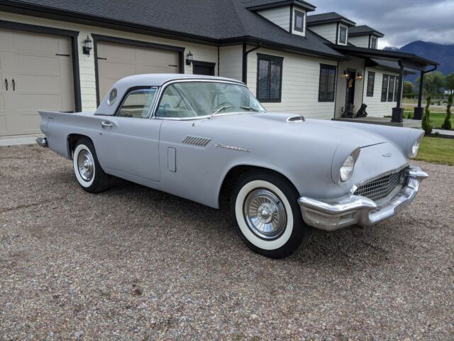 Ford Thunderbird 1957 image number 0