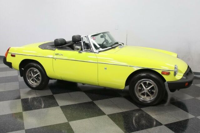 MG MGB 1975 image number 16