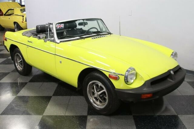 MG MGB 1975 image number 17