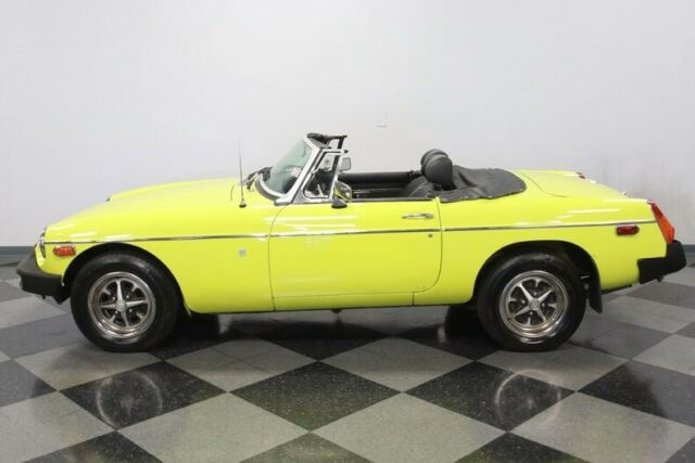 MG MGB 1975 image number 27