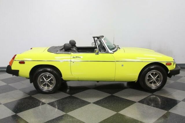 MG MGB 1975 image number 39