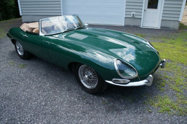 Jaguar E-Type 1961 image number 1