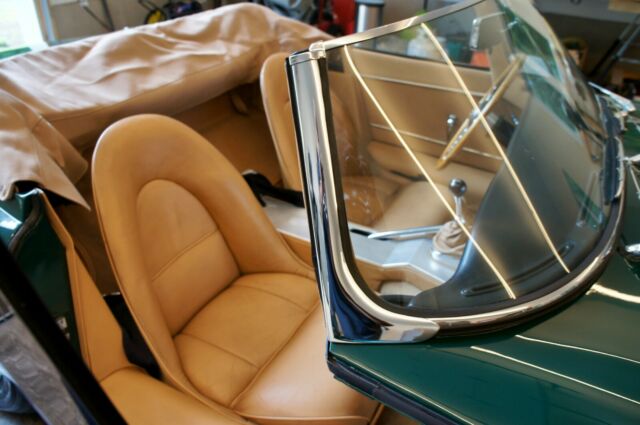 Jaguar E-Type 1961 image number 12