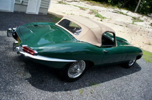 Jaguar E-Type 1961 image number 2