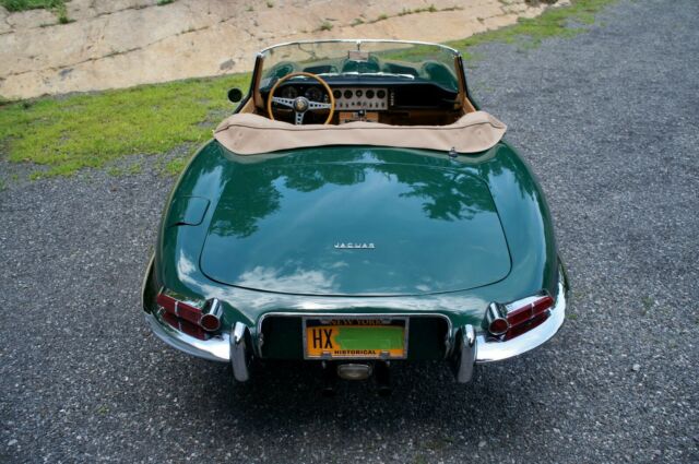 Jaguar E-Type 1961 image number 3