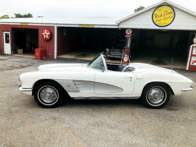 Chevrolet Corvette 1961 image number 26