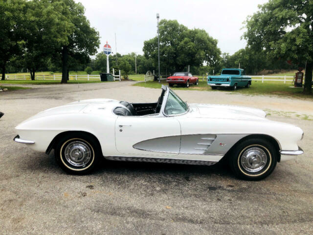 Chevrolet Corvette 1961 image number 27