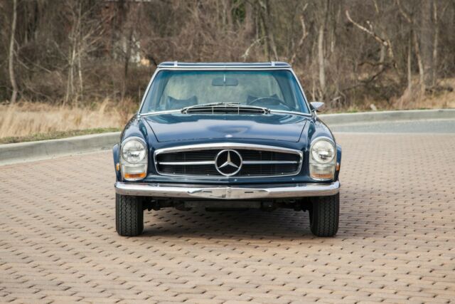 Mercedes-Benz SL-Class 1969 image number 29