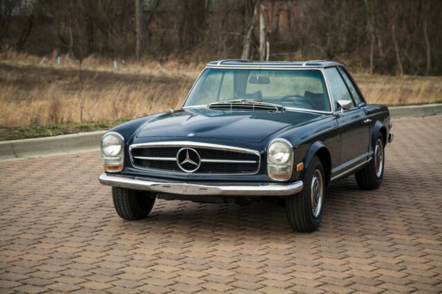 Mercedes-Benz SL-Class 1969 image number 31