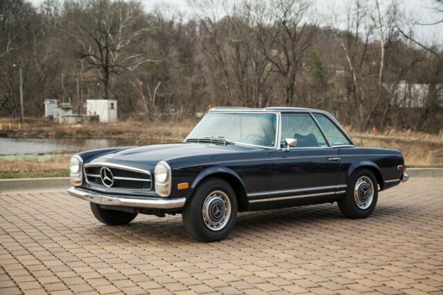 Mercedes-Benz SL-Class 1969 image number 32