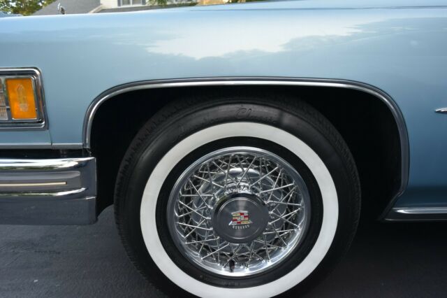 Cadillac DeVille 1976 image number 25