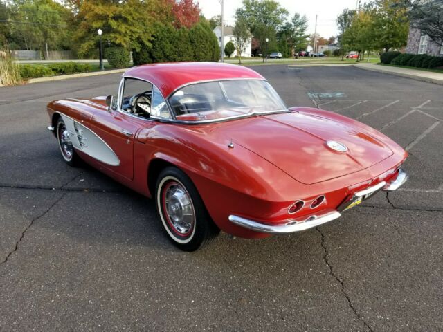 Chevrolet Corvette 1961 image number 20