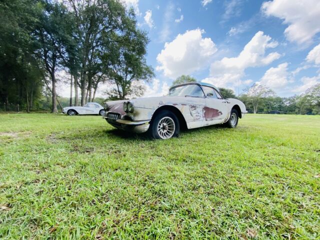 Chevrolet Corvette 1960 image number 0