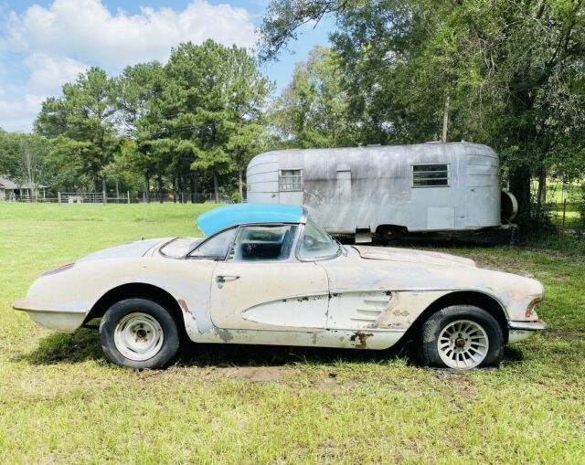 Chevrolet Corvette 1960 image number 5