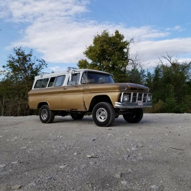 Chevrolet Suburban 1962 image number 1