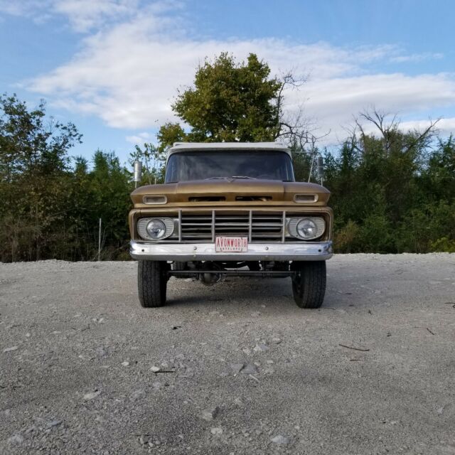 Chevrolet Suburban 1962 image number 2