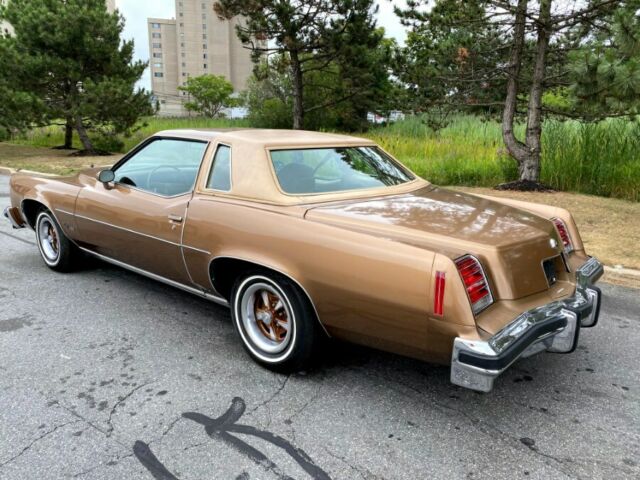 Pontiac Grand Prix SJ 1976 image number 2