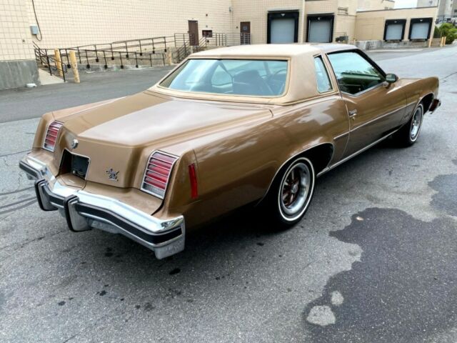 Pontiac Grand Prix SJ 1976 image number 4