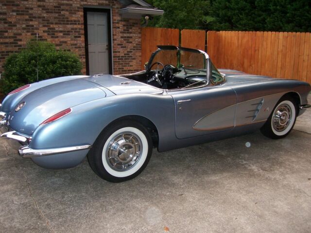 Chevrolet Corvette 1960 image number 1