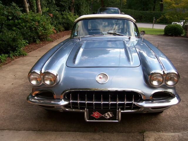 Chevrolet Corvette 1960 image number 14