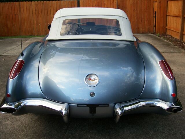 Chevrolet Corvette 1960 image number 3