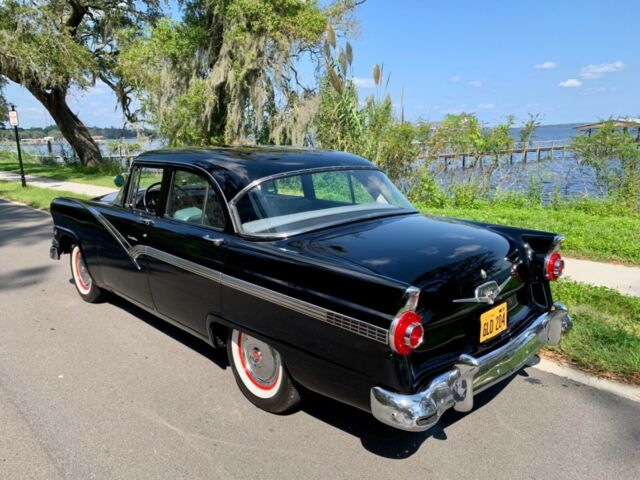 Ford Fairlane 1956 image number 27