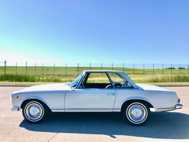 Mercedes-Benz 200-Series 1966 image number 1