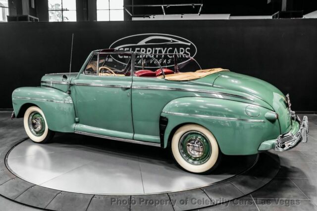 Ford Super Deluxe Convertible 1942 image number 10