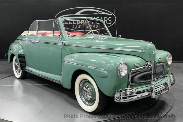 Ford Super Deluxe Convertible 1942 image number 6