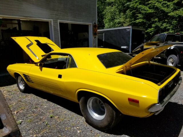 Dodge Challenger 1974 image number 2