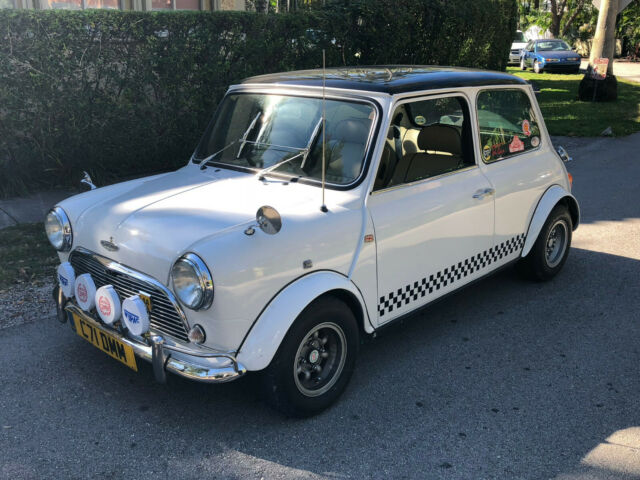 Austin Mini 1979 image number 13