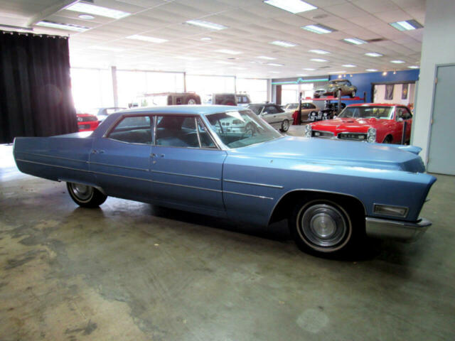 Cadillac Sedan 1968 image number 2