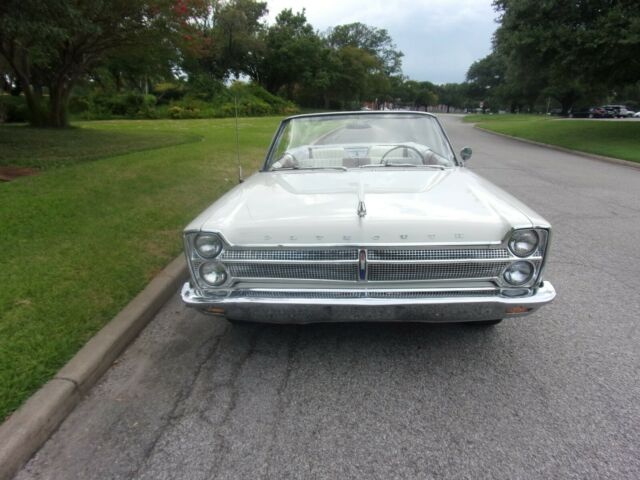 Plymouth Fury 1965 image number 28