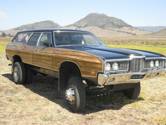 Ford Country Squire 1972 image number 21