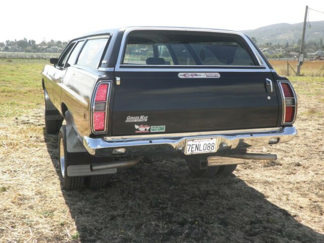 Ford Country Squire 1972 image number 23