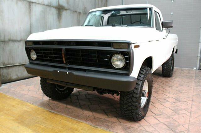 Ford F-250 1974 image number 1