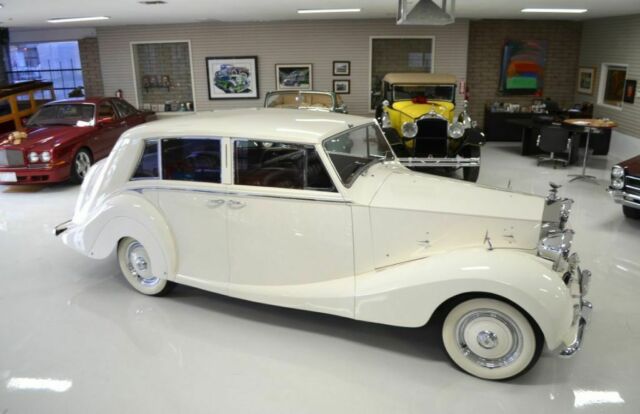 Rolls-Royce Silver Wraith 1951 image number 10