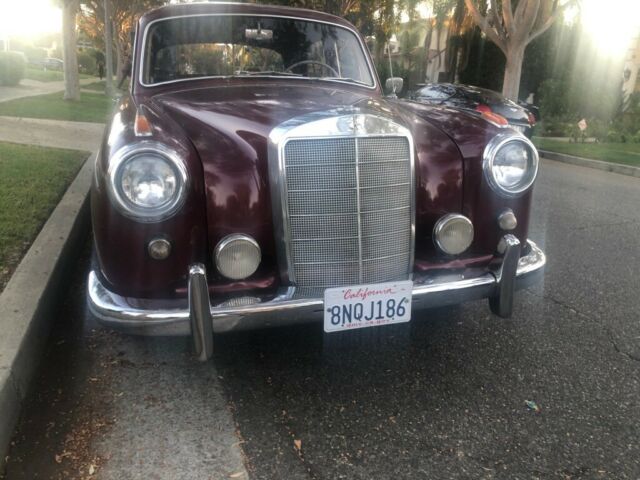 Mercedes-Benz 200-Series 1959 image number 0