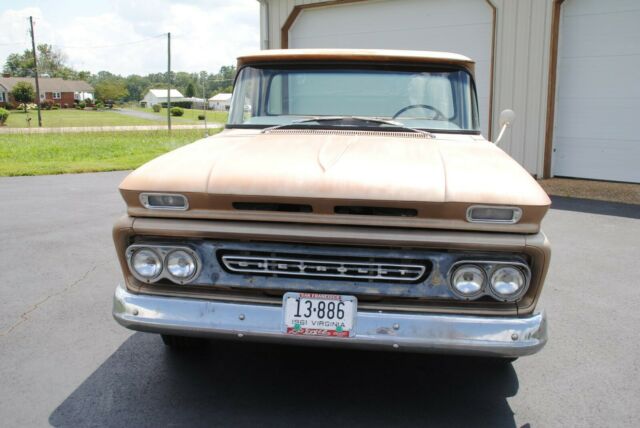 Chevrolet C10 Pickup 1961 image number 3