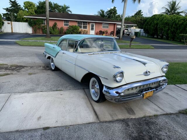 Oldsmobile 88 1957 image number 0