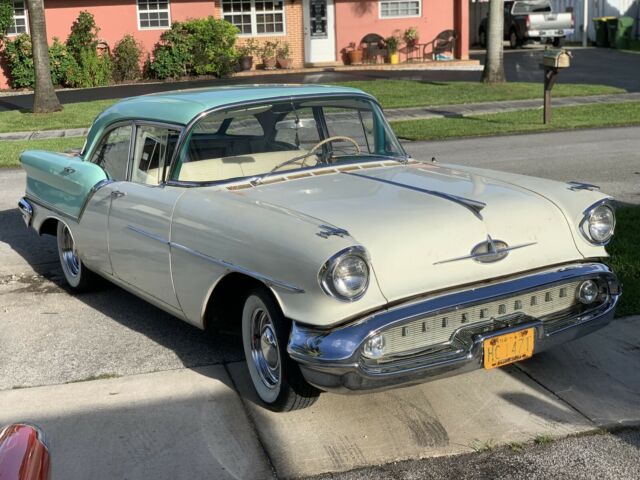 Oldsmobile 88 1957 image number 2