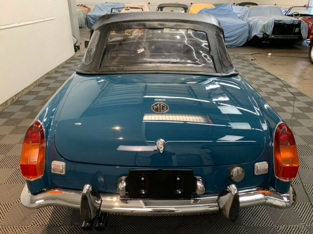 MG MGB 1972 image number 20