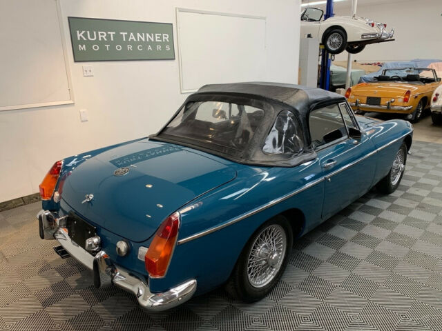 MG MGB 1972 image number 7