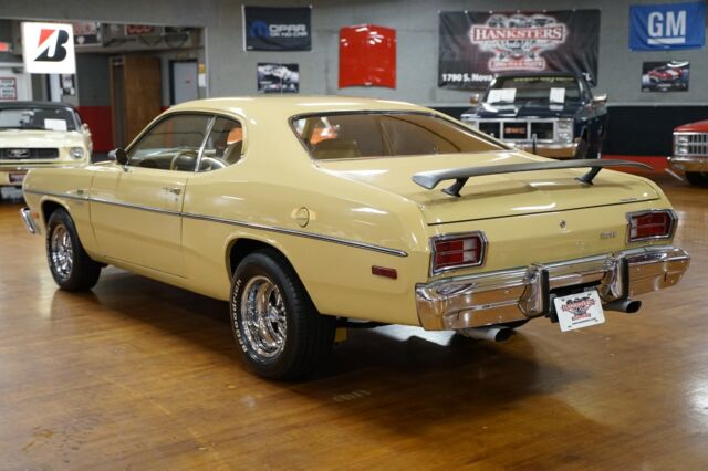 Plymouth Duster 1975 image number 3