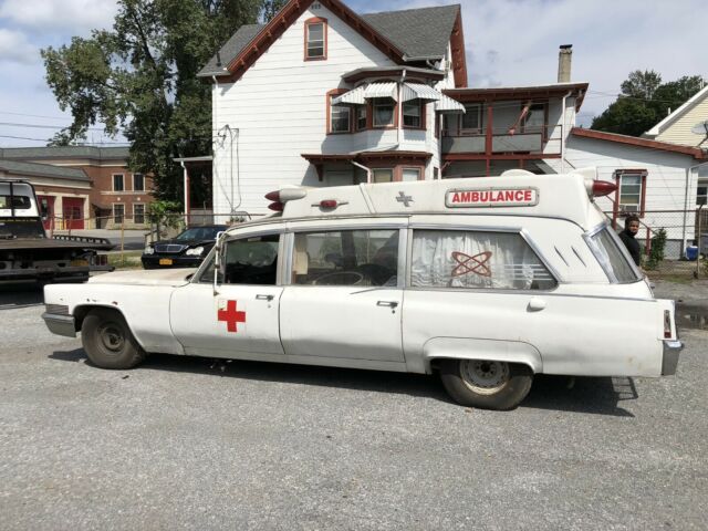 Cadillac High Top Ambulance 1970 image number 0