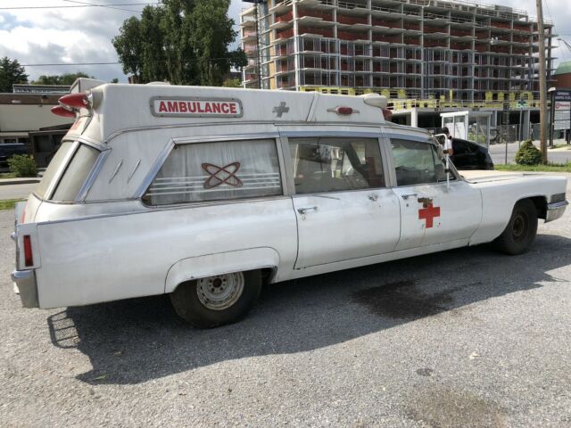 Cadillac High Top Ambulance 1970 image number 1