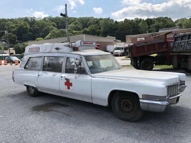 Cadillac High Top Ambulance 1970 image number 12