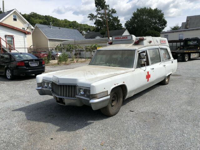 Cadillac High Top Ambulance 1970 image number 13