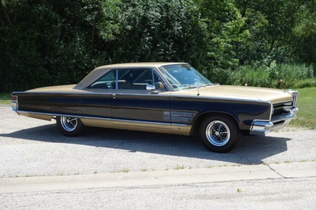 Chrysler 300 Series 1966 image number 25