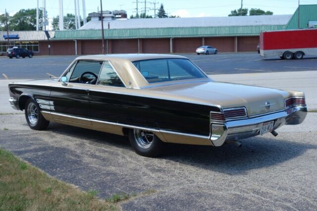 Chrysler 300 Series 1966 image number 9